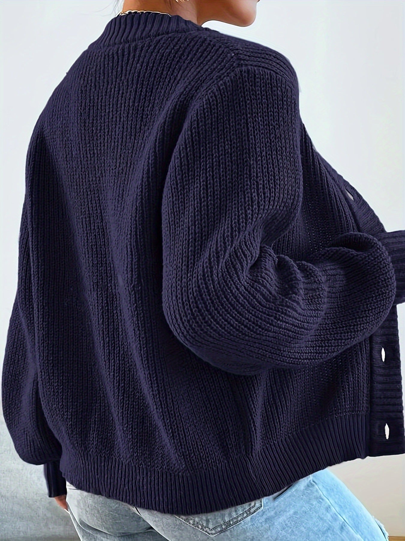 V Yaka Düğmeli Oversize Triko Hırka