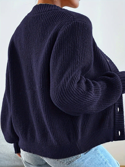 V Yaka Düğmeli Oversize Triko Hırka